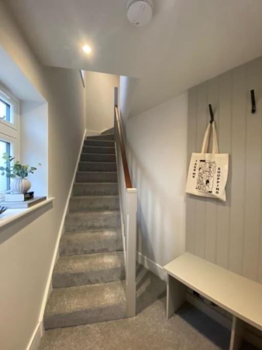 New Modern Studio Apartment Near To City Centre Salisbury Exteriör bild