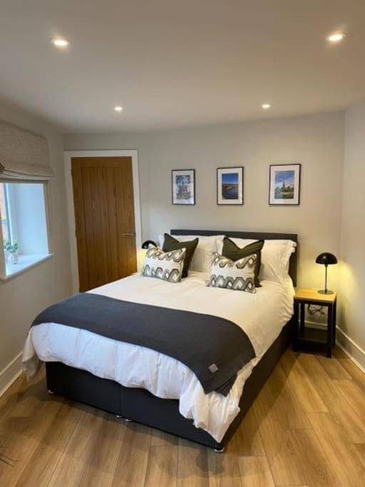 New Modern Studio Apartment Near To City Centre Salisbury Exteriör bild